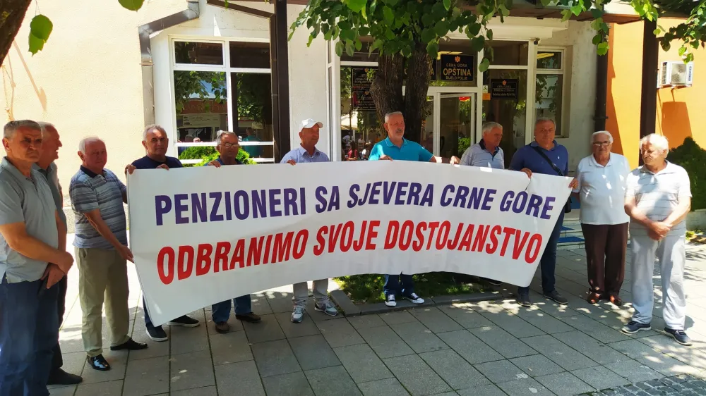 Пензионери траже повећање пензија, бране право на голи живот