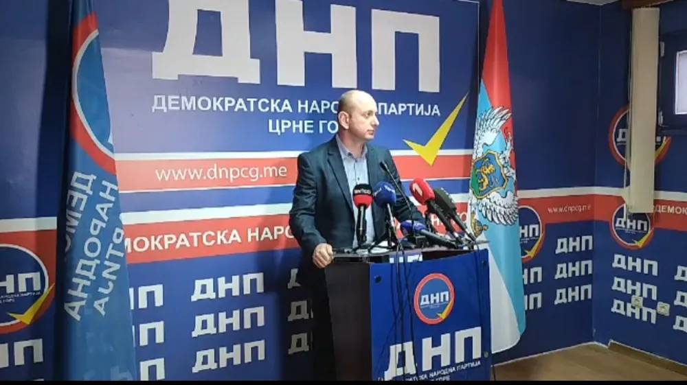 Милан Кнежевић