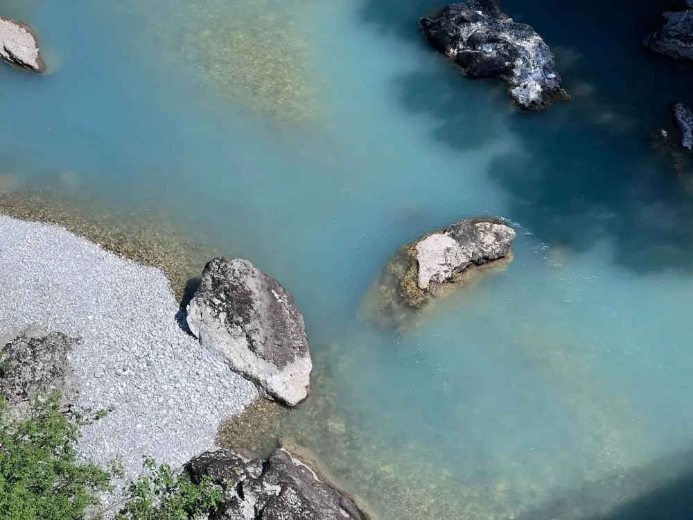 (ВИДЕО) Морача побијељела након кише и пожара