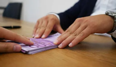 GARANCIJE KREDITI zajam rata otplata pare ueri euro