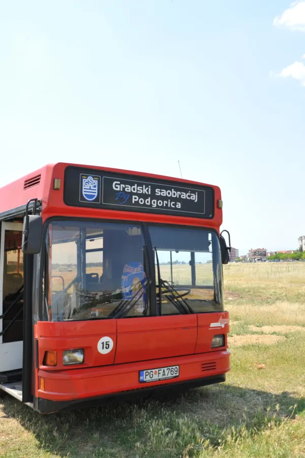Autobuski prevoznici Glavnom gradu dali rok do 14 časova: Bez prevoza ostaјu Zeta, Liјeva Riјeka i Kokoti