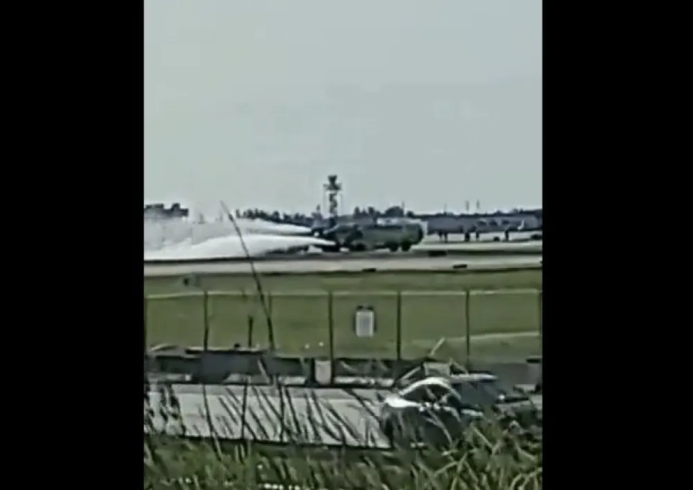 Avion se zapalio pri slijetanju