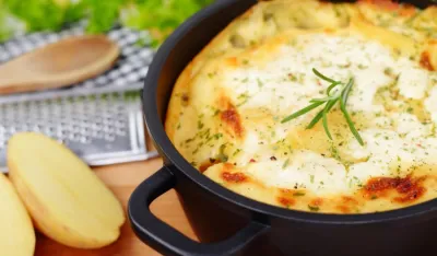 Krompir sa dvije vrste sira