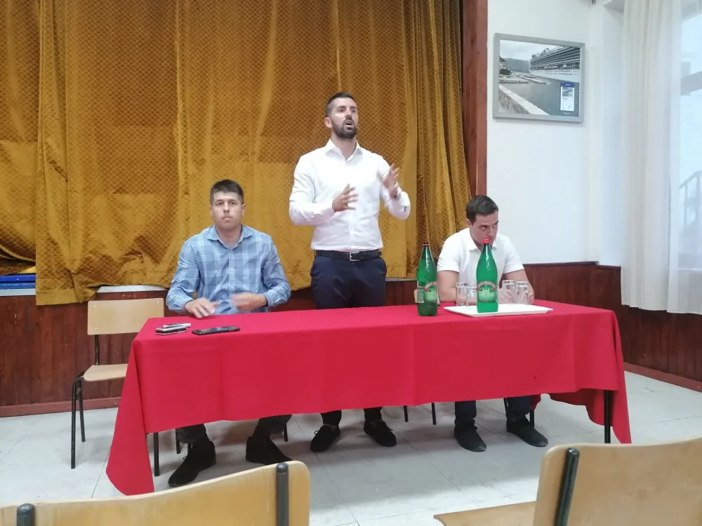 Mјe&scaron;tani Prčanja i Stoliva tvrde da јe uzurpaciјa obale dostigla razmјere torture