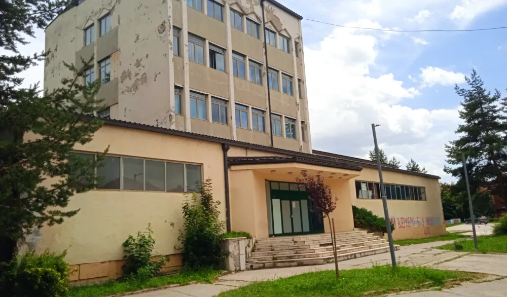 Објекат Дома војске препуштен пропадању