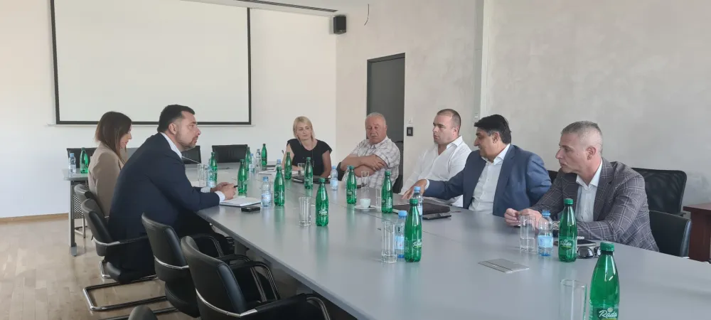 Ministar Goran Đurović sa predstavnicima privrednih lanaca