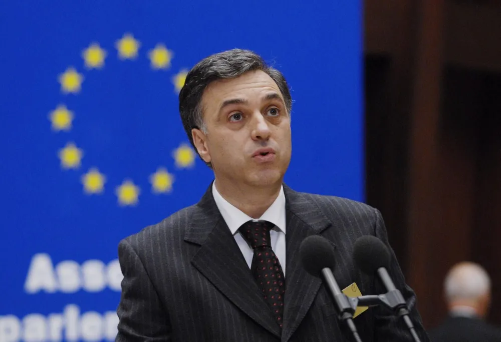 Mesto: Strazbur<br>Datum: 01.10.2007<br>Dogadjaj: predsednik Crne Gore na zasedanju Parlamentarne skuptine Saveta Evrope<br>Licnosti: Filip Vujanović<br>