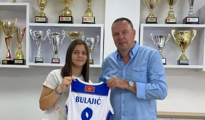 Bulajić na potpisivanju