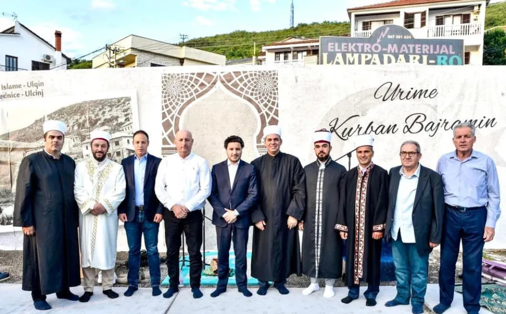 Dritan Abazović na klanjanju u Ulcinju