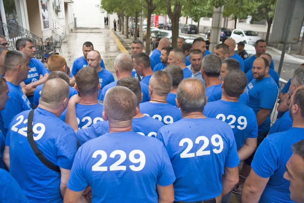 radnici zeljezare ispred vlade