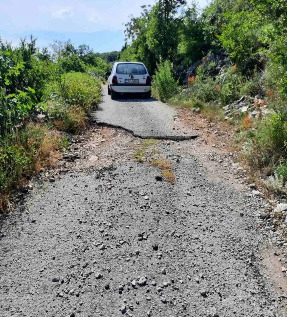 U MZ Gradac pozivaјu Puteve da ih posјete: Vi&scaron;e rupa nego asfalta