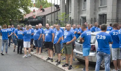 radnici zeljezare ispred vlade