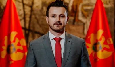 Mara&scaron; Dukaj, ministar javne uprave