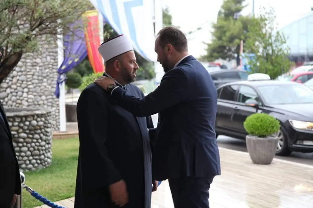 FOTO: Tviter