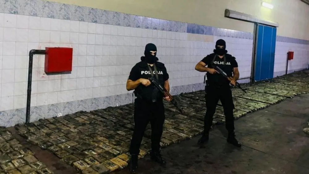 ZAPLIJENJENA DROGA U ZETI/ - UPRAVA POLICIJE/ - <br>