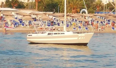 Jedrilica ''Dreamer'' uspje&scaron;no dotegljena u Marinu Bar