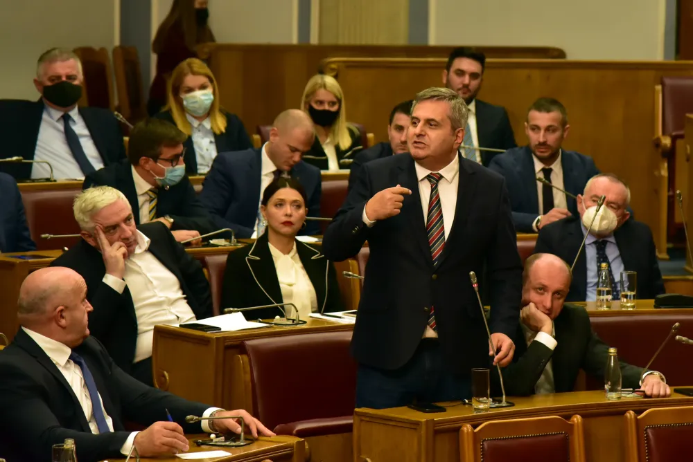 Skupstina Crne Gore,Slaven Radunovic