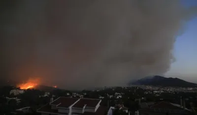 Požar nedaleko od Atine