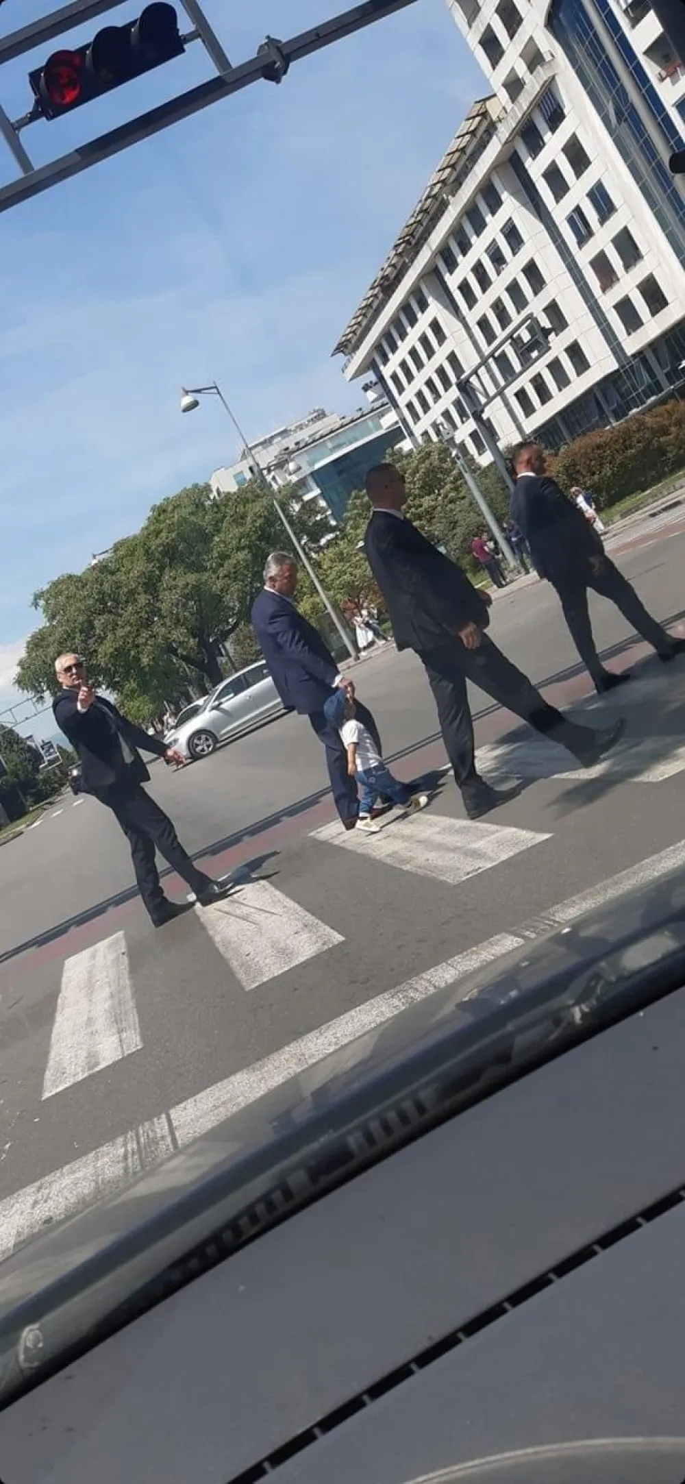 Đukanović &scaron;eta starijeg unuka 