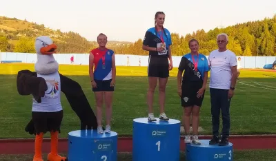 Mojkovčanke na postolju