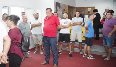 Mјe&scaron;tani Kuća Rakića 20 dana bez vodosnabdiјevanja: Bore se za kap vode