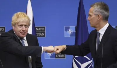 Boris Džonson i Jens Stoltenberg