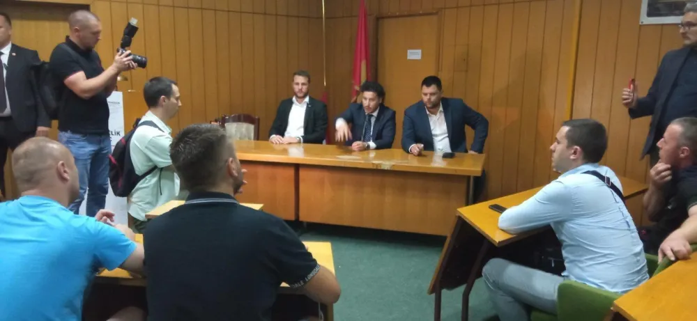  ABAZOVIĆ NA SASTANKU SA ŽELJEZARCIMA/ - BILJANA BRA&Scaron;NJO