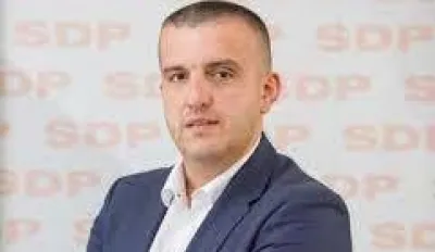 dr Adnan Striković