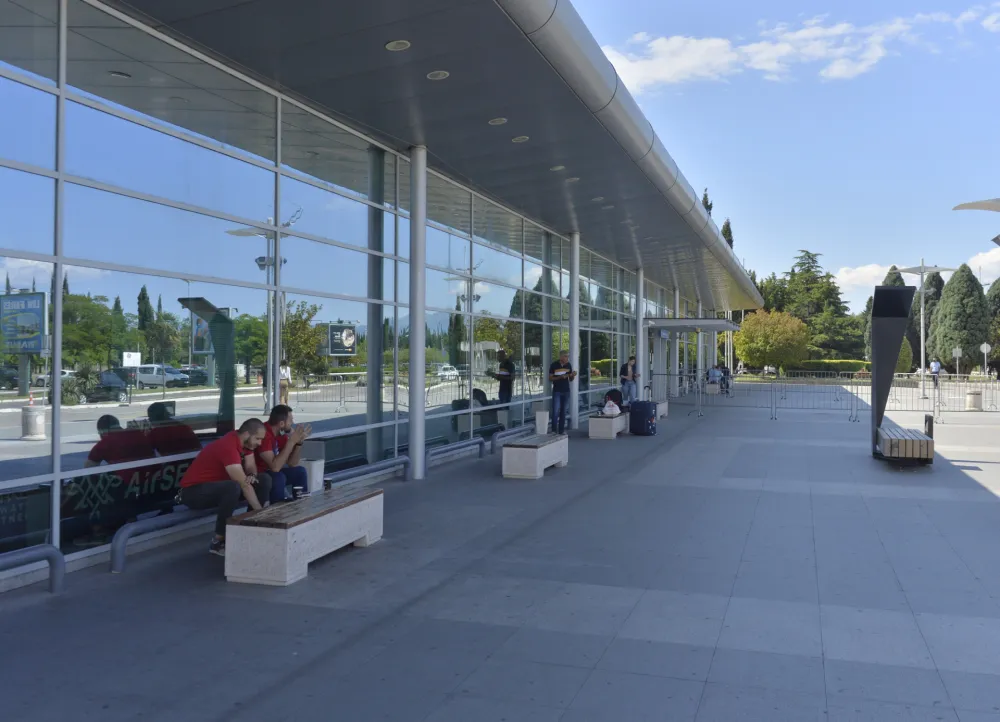 Air Montenegro prvi let, Air Montenegro, nova avio kompanija cg, Aerodrom Podgorica, aerodrom, zgrada aerodroma
