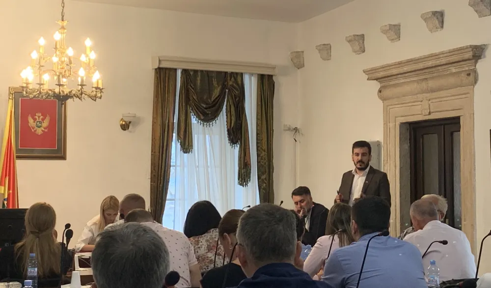 Na SO Kotor pet sati raspravljali o budžetu i finansijama