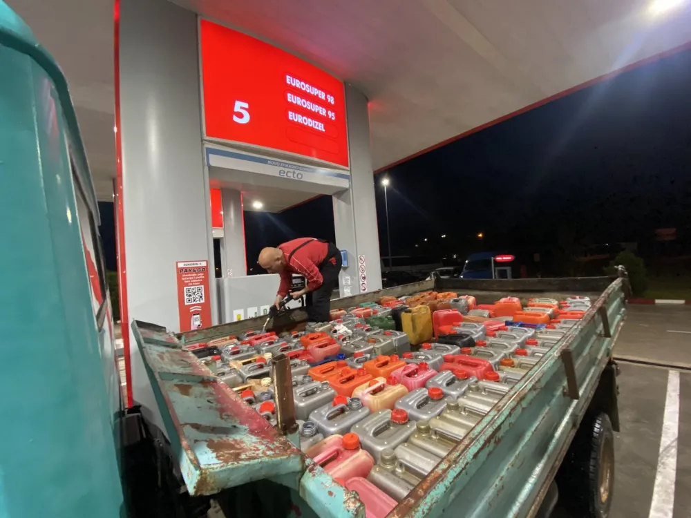 pumpa u sukobinu, punjenje goriva u bidone