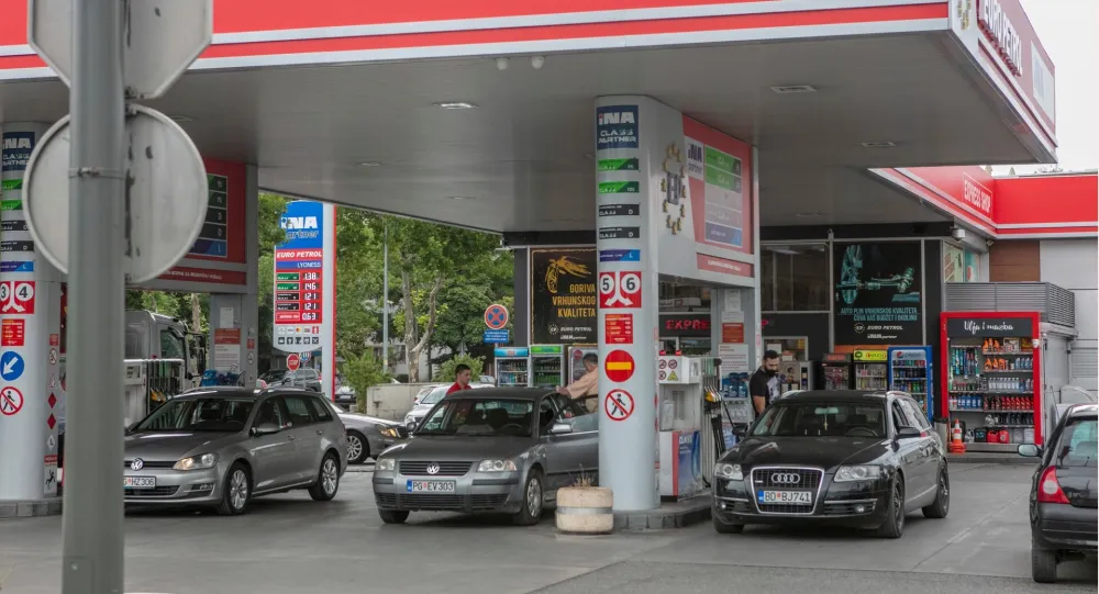 Бензинска пумпа