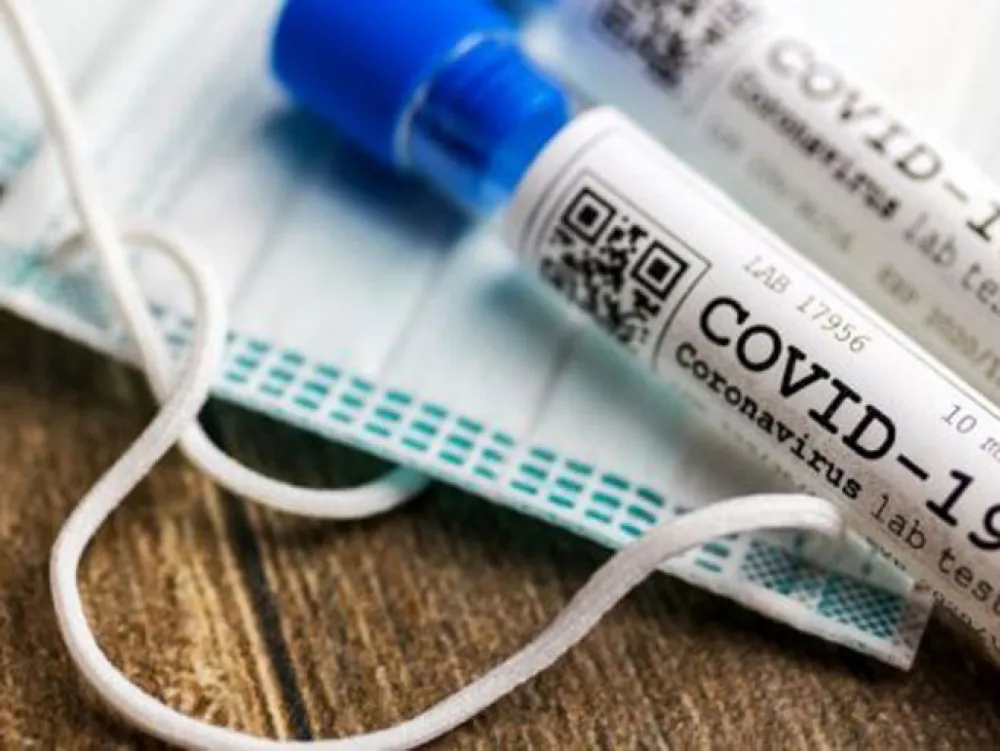 Корона не посустаје