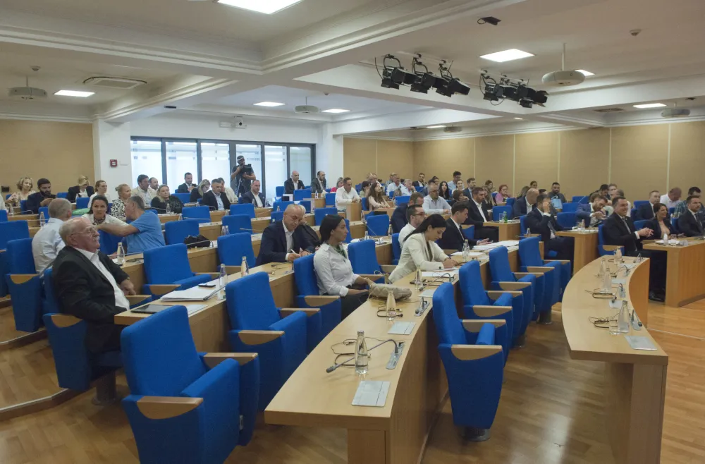 Podgorički parlament imaće 58, a zetski 32 odbornika