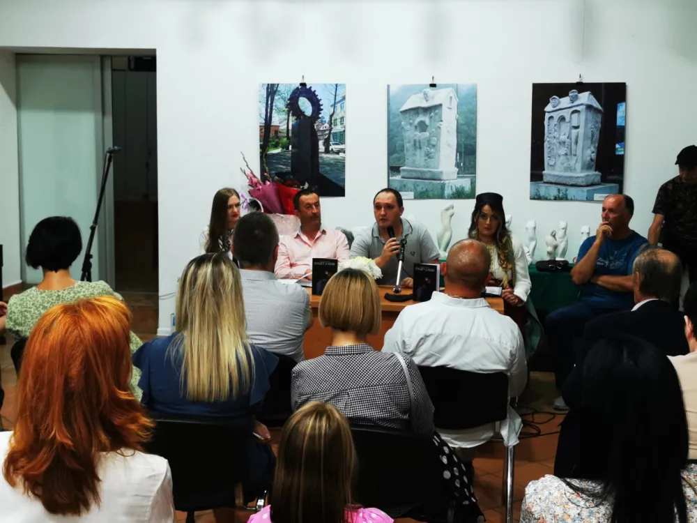 Neskrivene emocije u stihovima