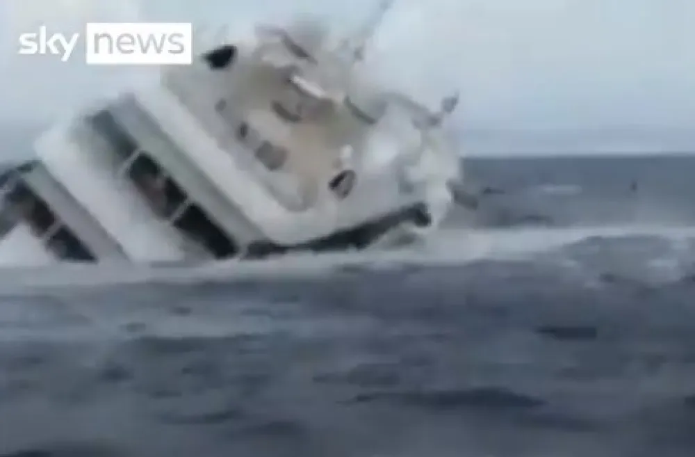 (VIDEO) Potonula jahta duga 40 metara