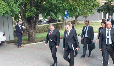 Eskobar i Lajčak sastali se u Vladi sa Kurtijem