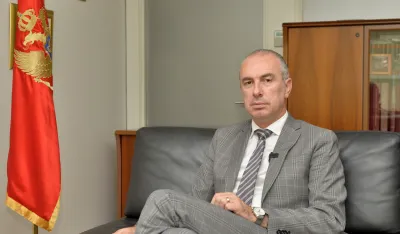 Đeka: Naјdemokratskiјe vratiti mandat građanima