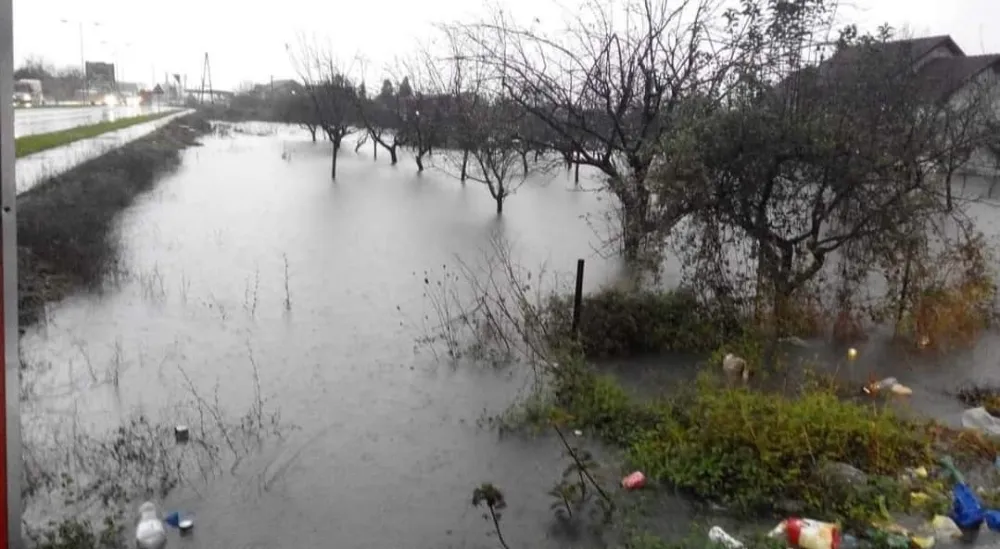 Prve ki&scaron;e pokazale nedostatke bulevara od Podgorice ka Danilovgradu: Imanja mje&scaron;tana pod vodom