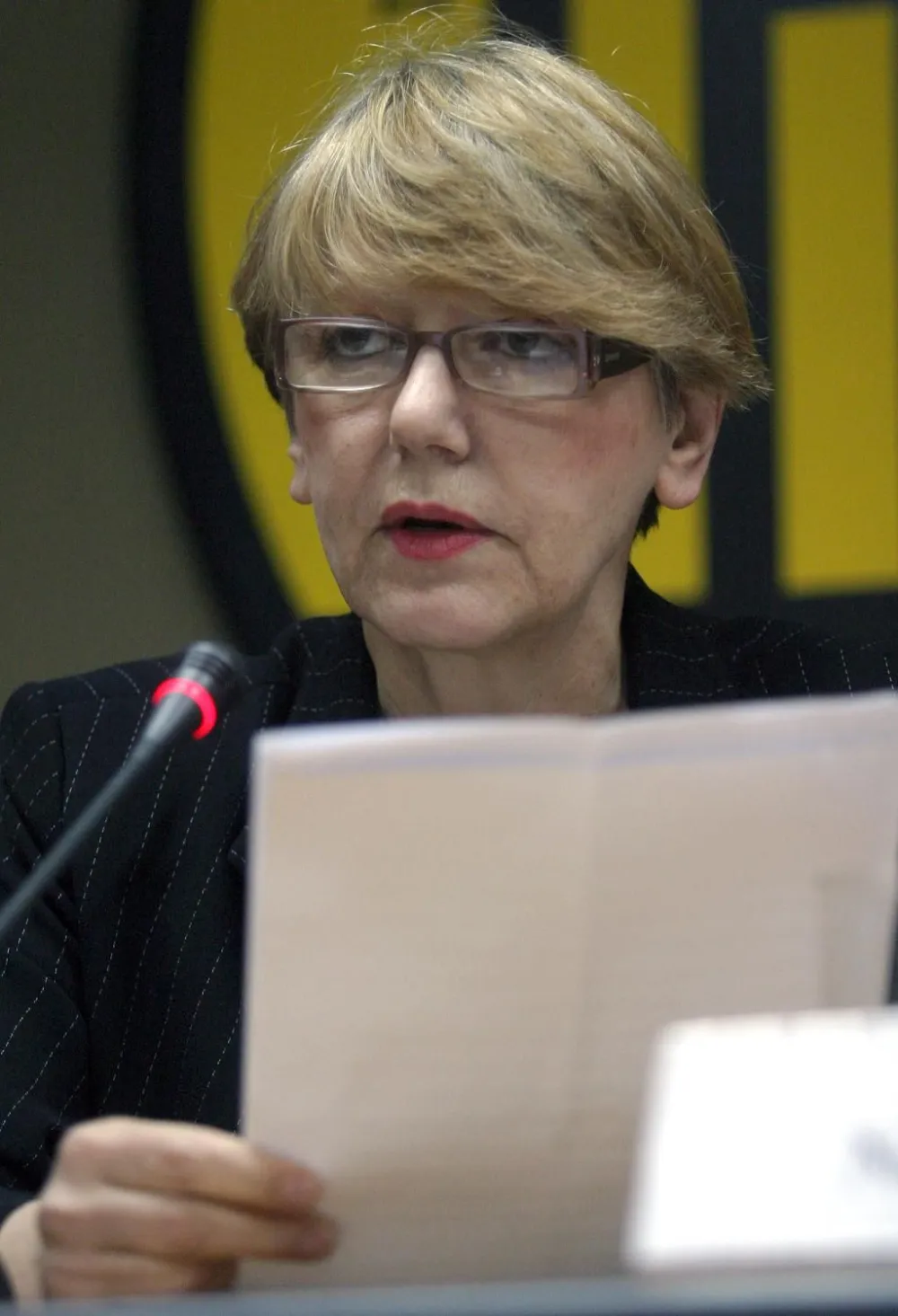 Mesto: Beograde<br>Datum: 21.04.2005<br>Dogadjaj: Predstavljanje godissnjeg izvesstaja Helsinsskog odbora za ljudska prava o stanju ljudskih prava u Srbiji<br>Licnosti: Sonja Biserko<br>