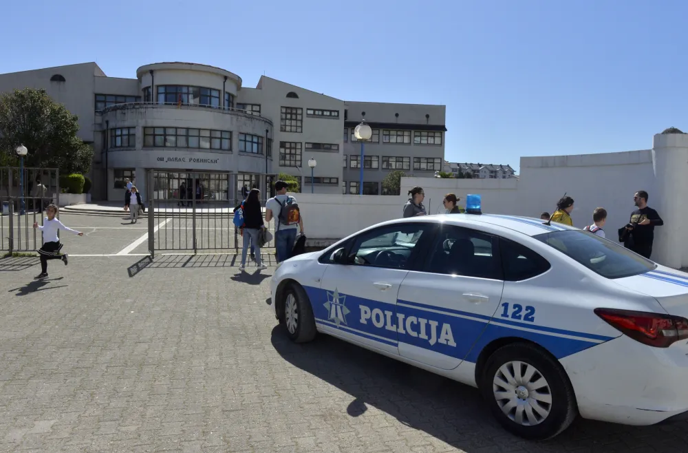 Dojava o bombama u skolama, osnovna skola Pavle Rovinjski, bomba u skolama