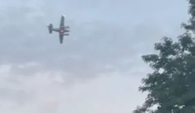 (VIDEO) Sletio avion čiji je pilot prijetio da će se zabiti u trgovački centar u SAD