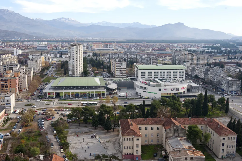 Počele priјave za postavljanje privremenih obјekata: Za hangare i trgovine podniјeto 60 zahtјeva