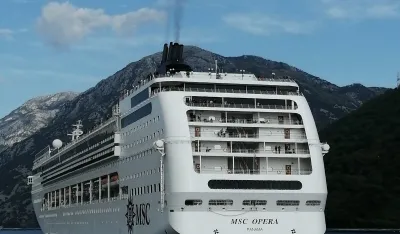 U zalivu danas pet brodova