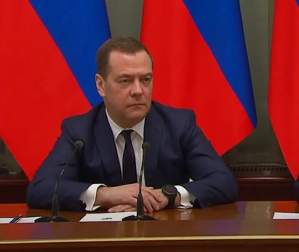 Medvedev: Liz Tras je nesposobni rusofob