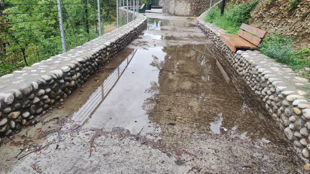 (VIDEO) Ki&scaron;a bolje od nadzornih organa otkrila nedostatke prilikom gradnje infrastrukturnih obјekata u gradu