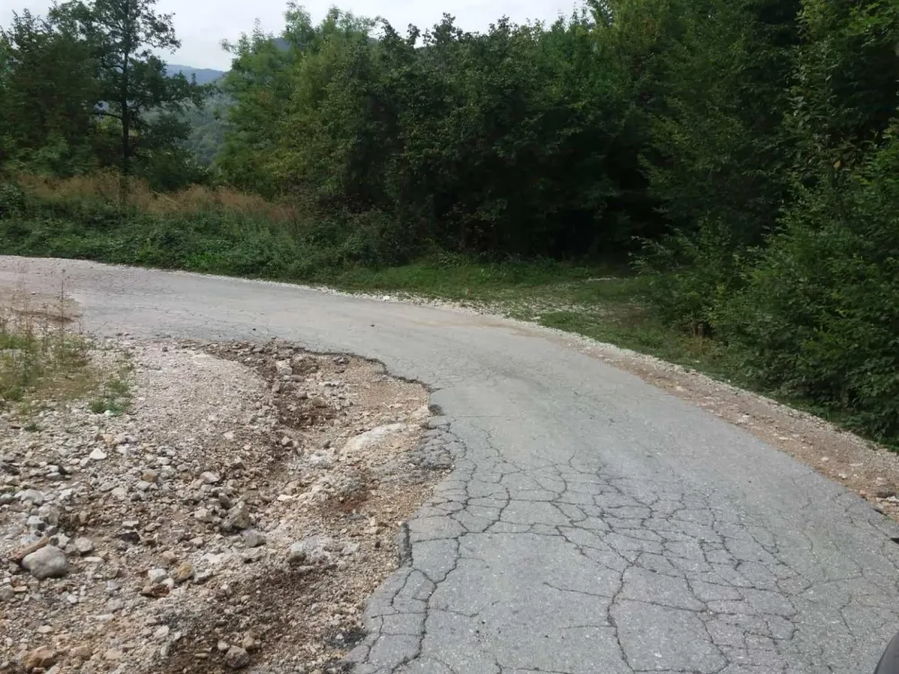 Mјe&scaron;tani četiri bjelopoljska sela ogorčeni zbog katastrofalnog stanja lokalne saobraćaјnice