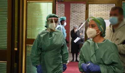 Улаз болнице у Никшићу