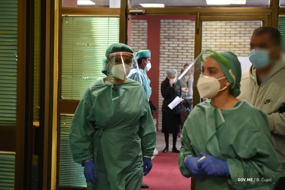 Улаз болнице у Никшићу