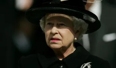 Mesto: London<br>Datum: 12.05.2005<br>Dogadjaj: britanska kraljica Elizabeta II na komemoraciji u Londonu za zzrtve cunamija u Aziji<br>Licnosti: Elizabeth II<br>